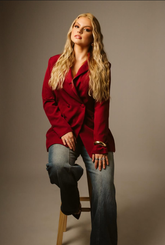 Dra. Camila Mioduski em retrato editorial